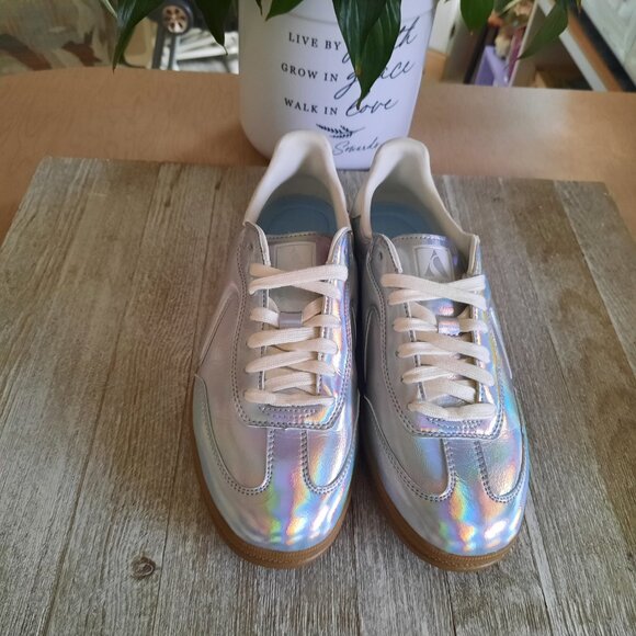 SKECHERS Hotshot Metallic Silver Iridescence Lace-Up Sneakers NWT! - Size 9.5 - Picture 3 of 16